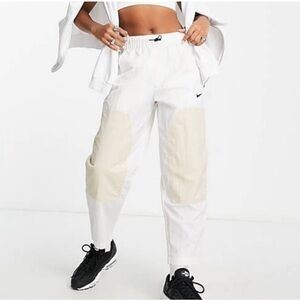 Nike high rise loose fit two tone Women's White and Cream Pants